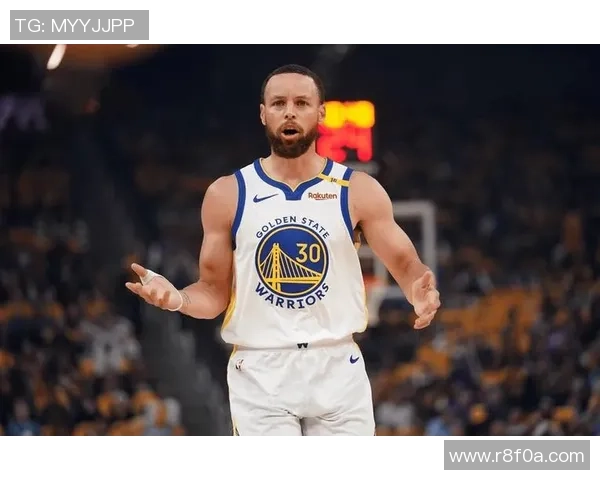 库里超远三分压哨绝平引爆全网 热搜第一见证篮球之神再创传奇 库里超远三分压哨绝平引爆全网 热搜第一见证篮球之神再创传奇