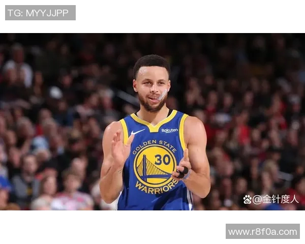 库里谈三分造犯规后鼓动观众提振气氛:那时全场氛围有些沉闷 库里谈三分造犯规后鼓动观众提振气氛:那时全场氛围有些沉闷