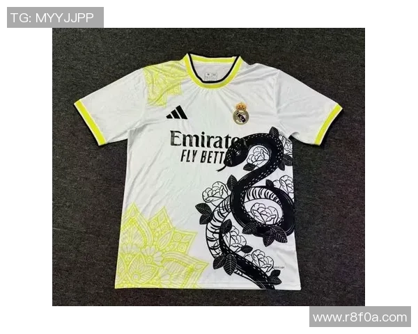 库尔图瓦迎皇马生涯第300场里程碑赛后获赠特别纪念球衣 库尔图瓦迎皇马生涯第300场里程碑赛后获赠特别纪念球衣